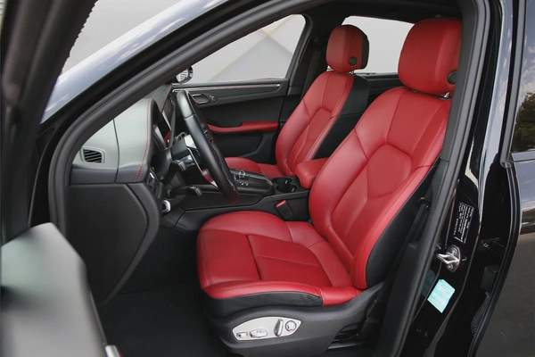 PORSCHE MACAN 2021 - GCC - FULLY LOADED - AMAZING CONDITION