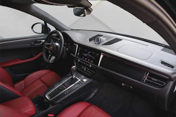 PORSCHE MACAN 2021 - GCC - FULLY LOADED - AMAZING CONDITION