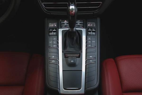 PORSCHE MACAN 2021 - GCC - FULLY LOADED - AMAZING CONDITION