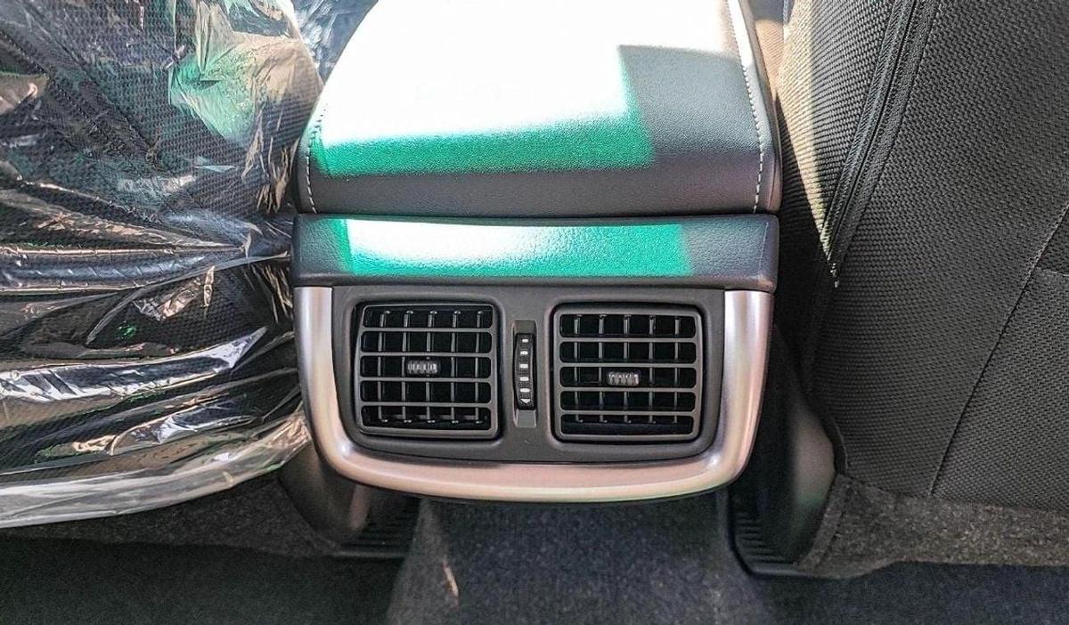 Toyota Hilux Toyota Hilux 2.4L Diesel AT Full Option MY2025_Silver-15-15