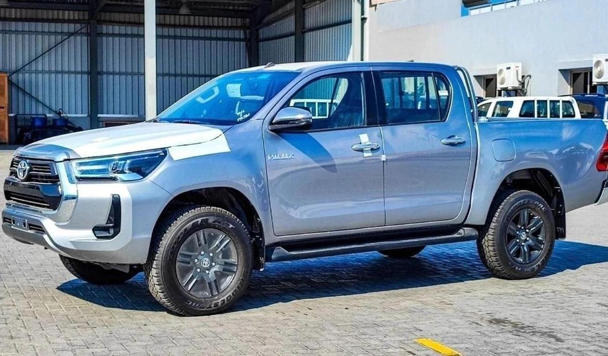 Toyota Hilux Toyota Hilux 2.4L Diesel AT Full Option MY2025_Silver-0-0