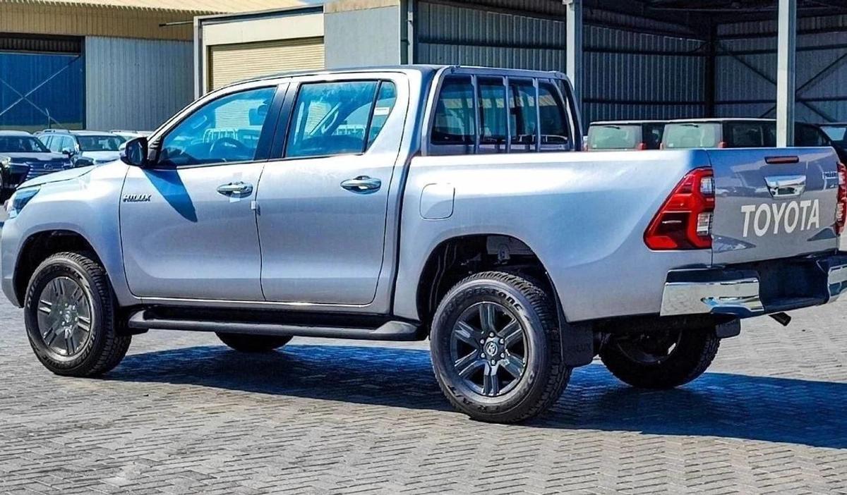 Toyota Hilux Toyota Hilux 2.4L Diesel AT Full Option MY2025_Silver-1-1