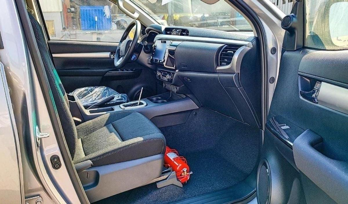 Toyota Hilux Toyota Hilux 2.4L Diesel AT Full Option MY2025_Silver-4-4