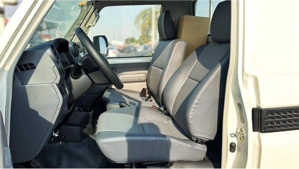 Toyota Land Cruiser Pick Up LAND CRUISER LC79 SC 4.2L V6 DIESEL 2025-4-4