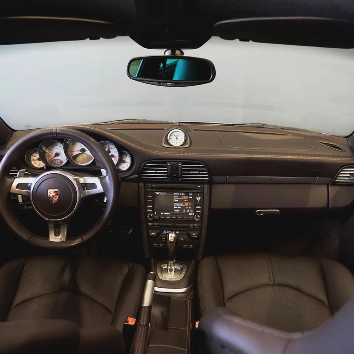 299,950 AED • Porsche 911 Turbo • 1 Year Warranty • Full Agency Service History-7-7