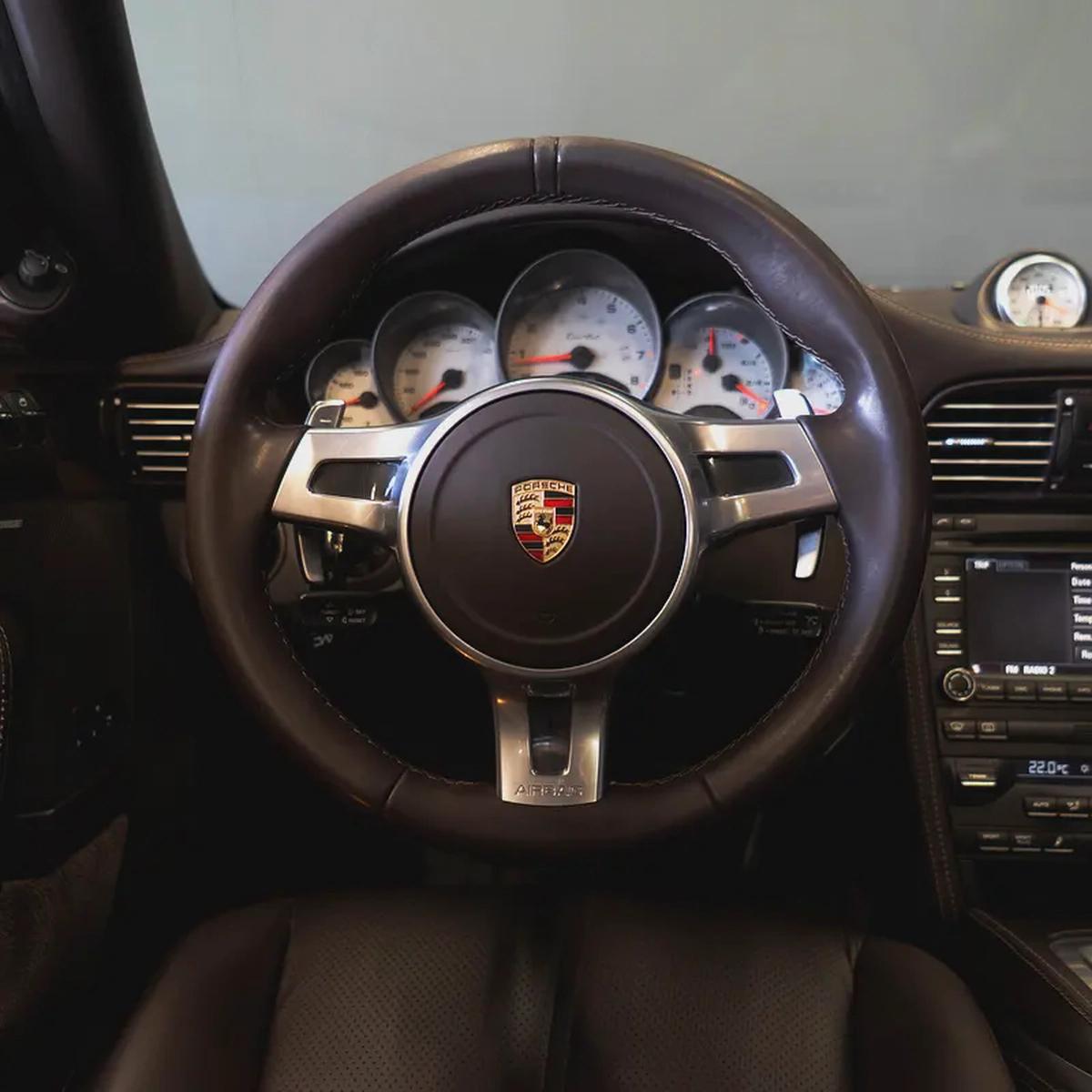 299,950 AED • Porsche 911 Turbo • 1 Year Warranty • Full Agency Service History-9-9