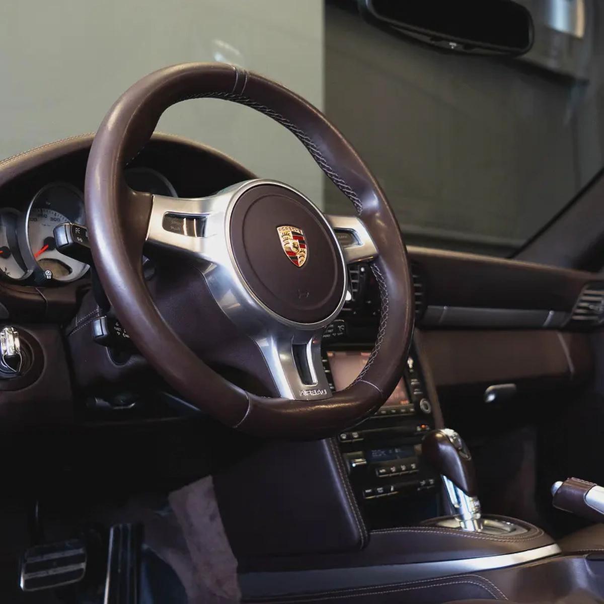 299,950 AED • Porsche 911 Turbo • 1 Year Warranty • Full Agency Service History-10-10