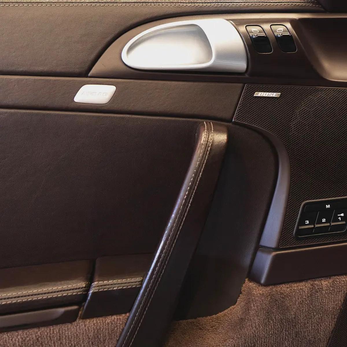 299,950 AED • Porsche 911 Turbo • 1 Year Warranty • Full Agency Service History-12-12