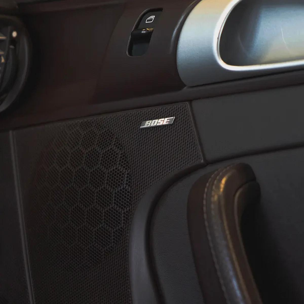 299,950 AED • Porsche 911 Turbo • 1 Year Warranty • Full Agency Service History-13-13