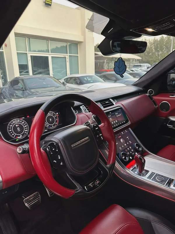 RANGE ROVER SPORT SVR GCC 2018 ORIGINAL PAINT PERFECT CONDITION
