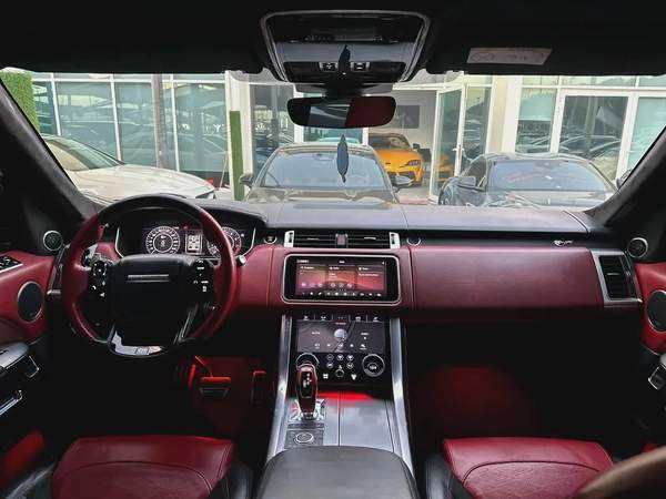 RANGE ROVER SPORT SVR GCC 2018 ORIGINAL PAINT PERFECT CONDITION