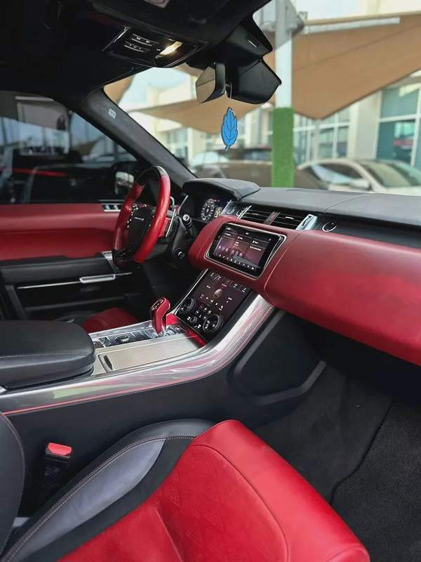 RANGE ROVER SPORT SVR GCC 2018 ORIGINAL PAINT PERFECT CONDITION