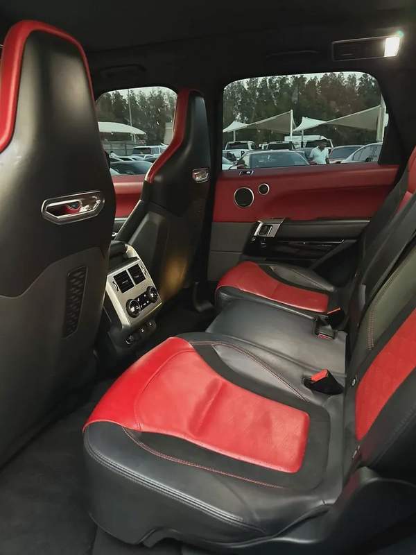 RANGE ROVER SPORT SVR GCC 2018 ORIGINAL PAINT PERFECT CONDITION