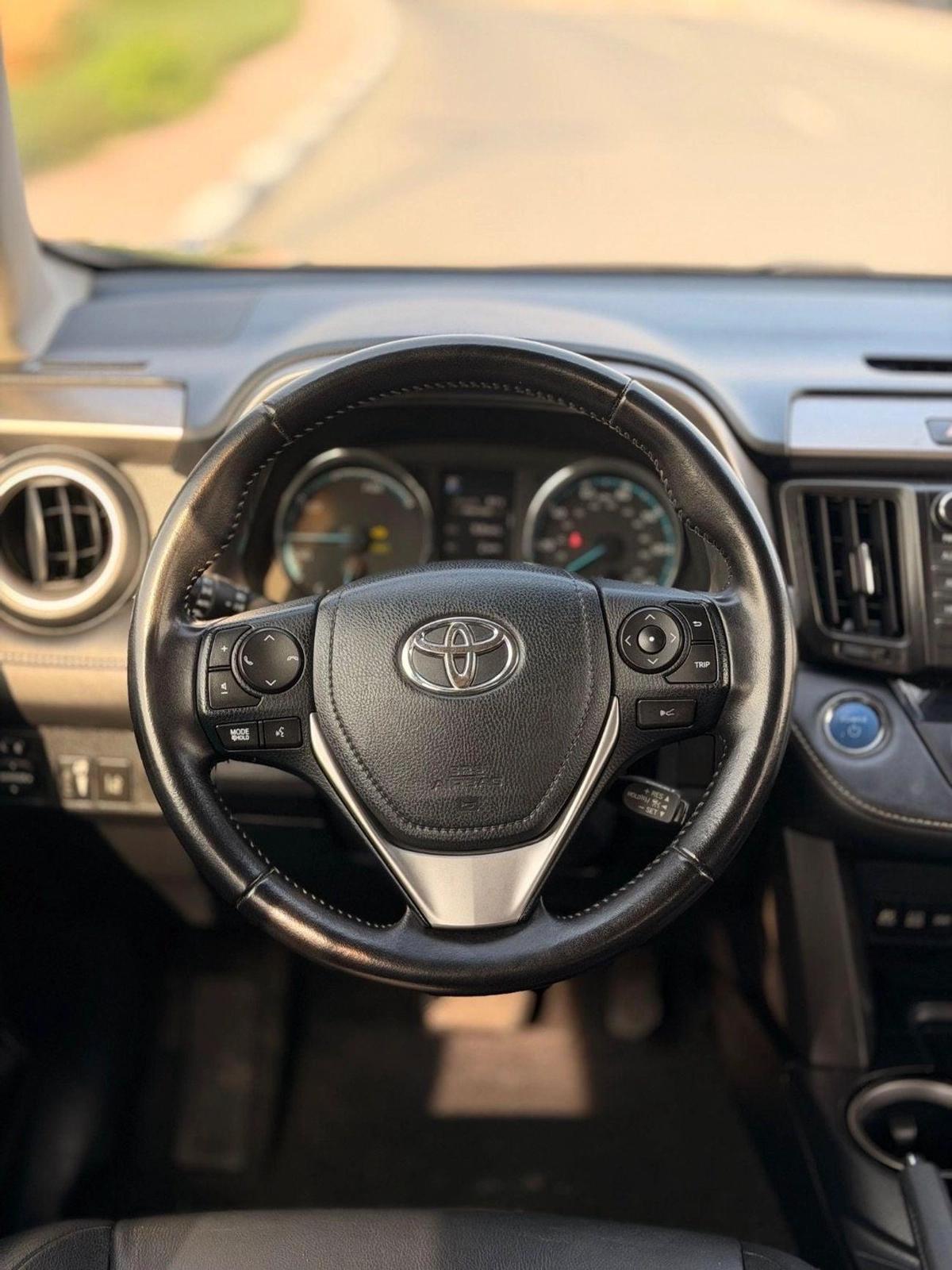 Toyota RAV4 Hybrid Limited 2.5L full option-11-11