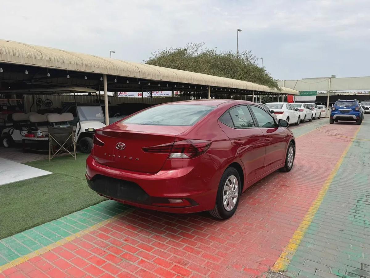 HYUNDAI ELANTRA SE-3-3