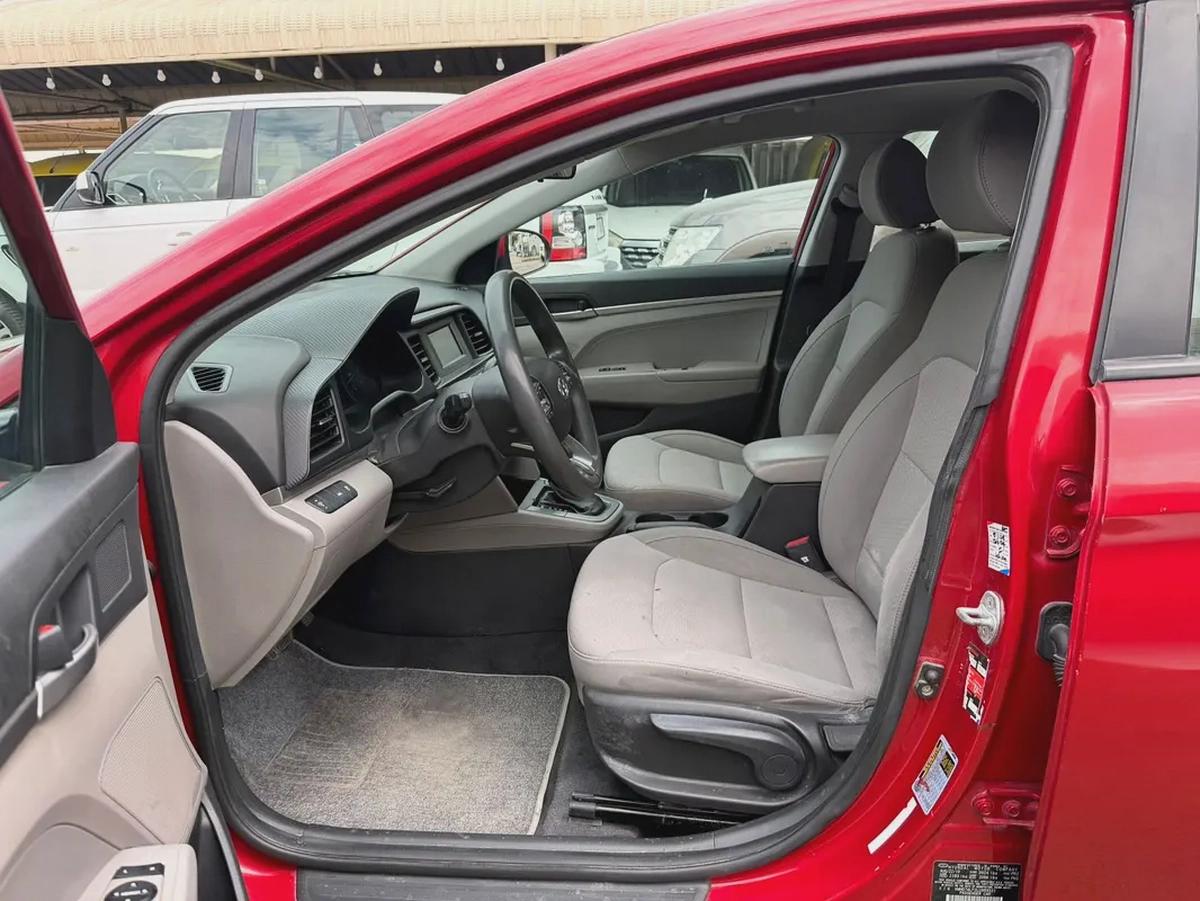 HYUNDAI ELANTRA SE-6-6