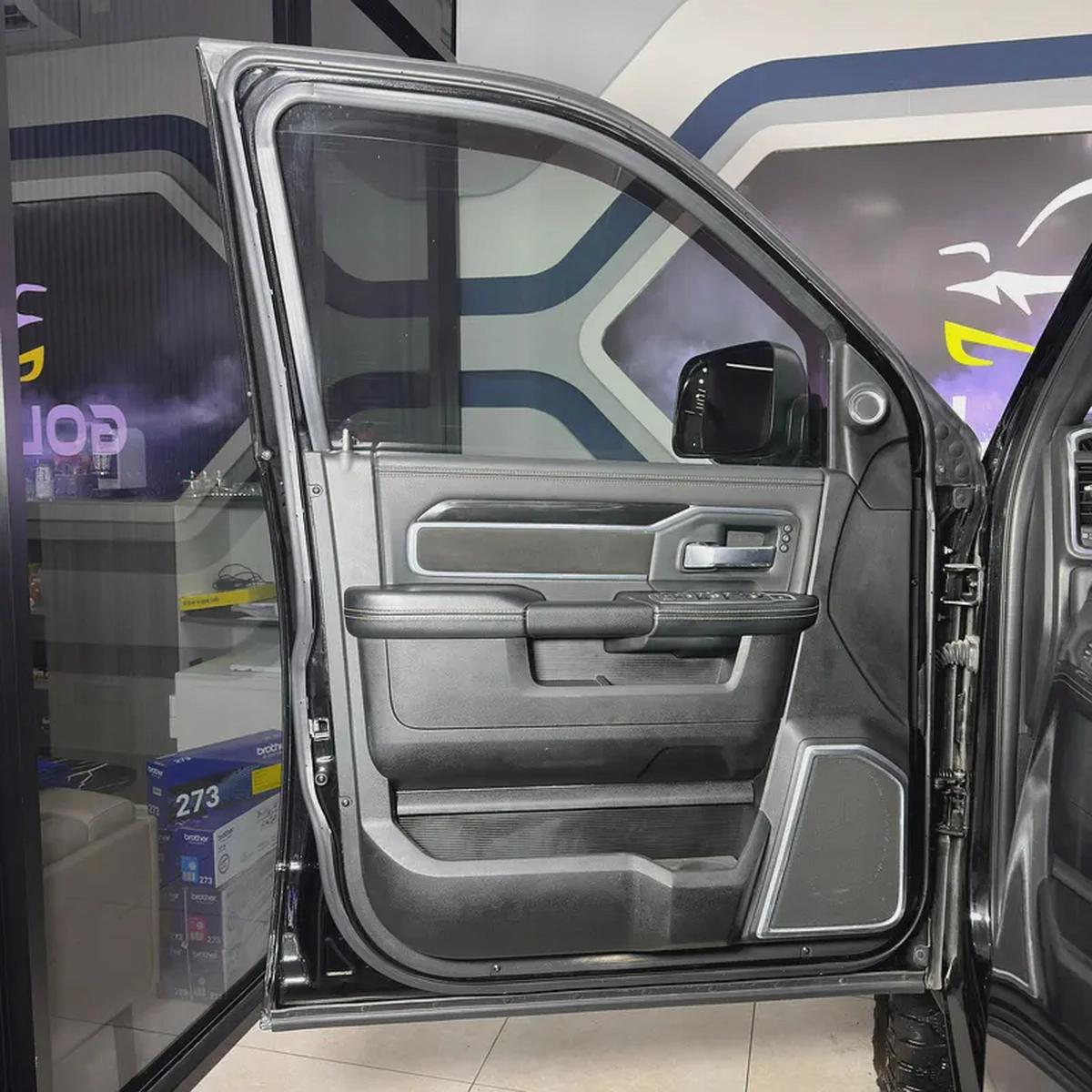 2022 Dodge RAM Laramie 3500 Diesel V6-14-14