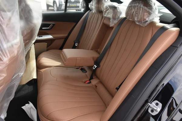 MERCEDES BENZ E300 AMG 2025 | BLACK