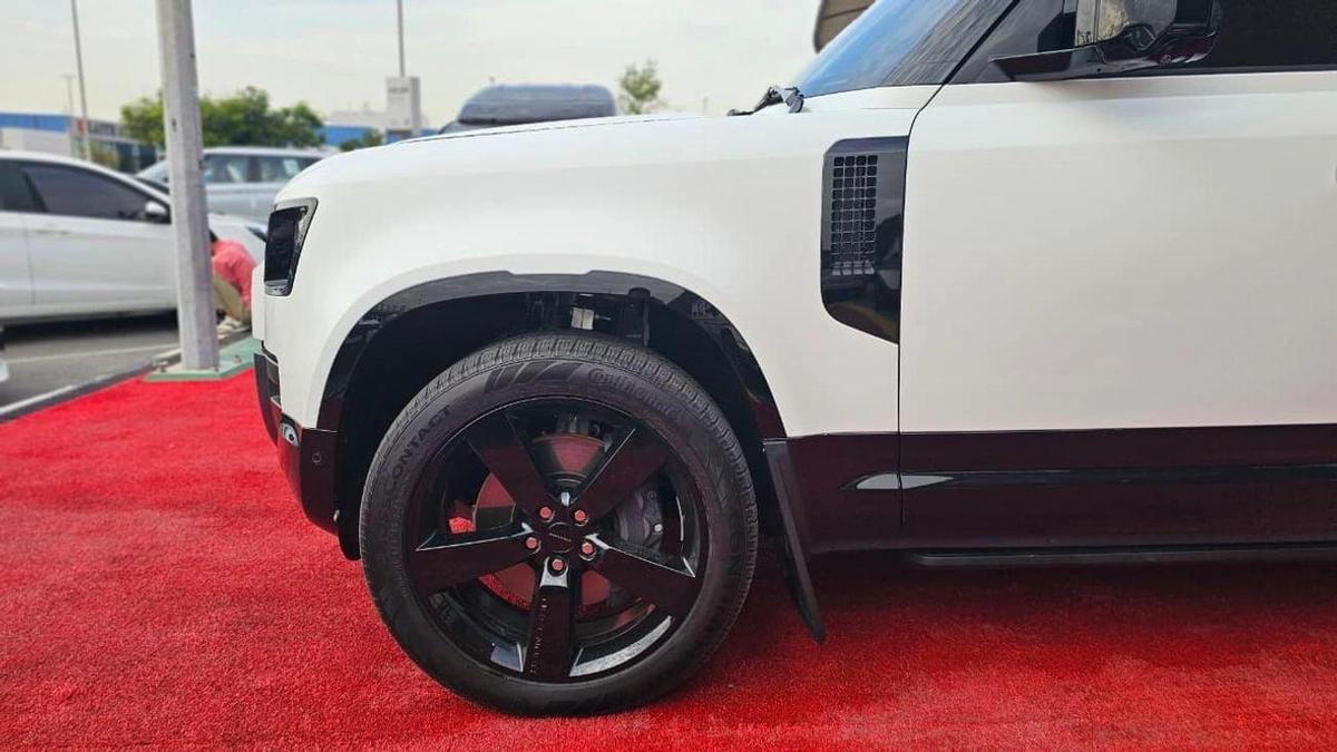 Land Rover Defender 2026 Land Rover Defender P400 HSE – White | Like New | GCC Specs-7-7