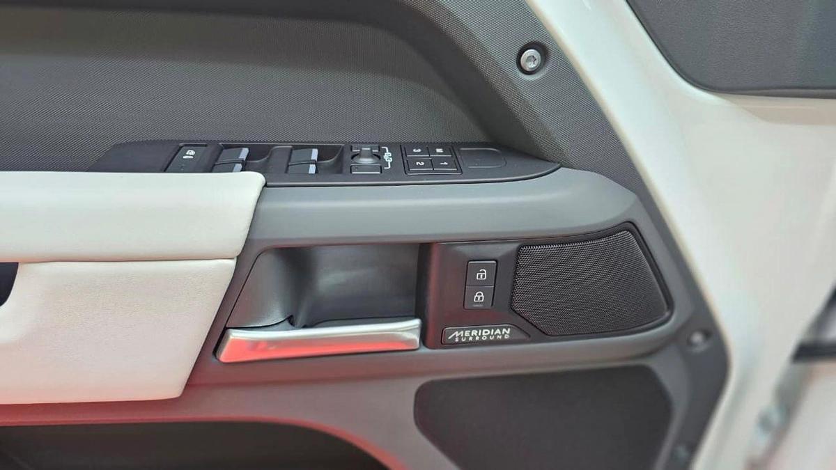 Land Rover Defender 2026 Land Rover Defender P400 HSE – White | Like New | GCC Specs-13-13