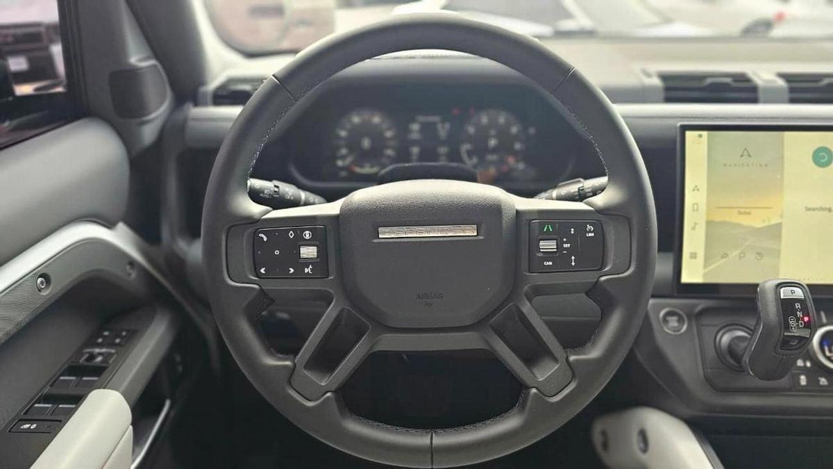 Land Rover Defender 2026 Land Rover Defender P400 HSE – White | Like New | GCC Specs-14-14