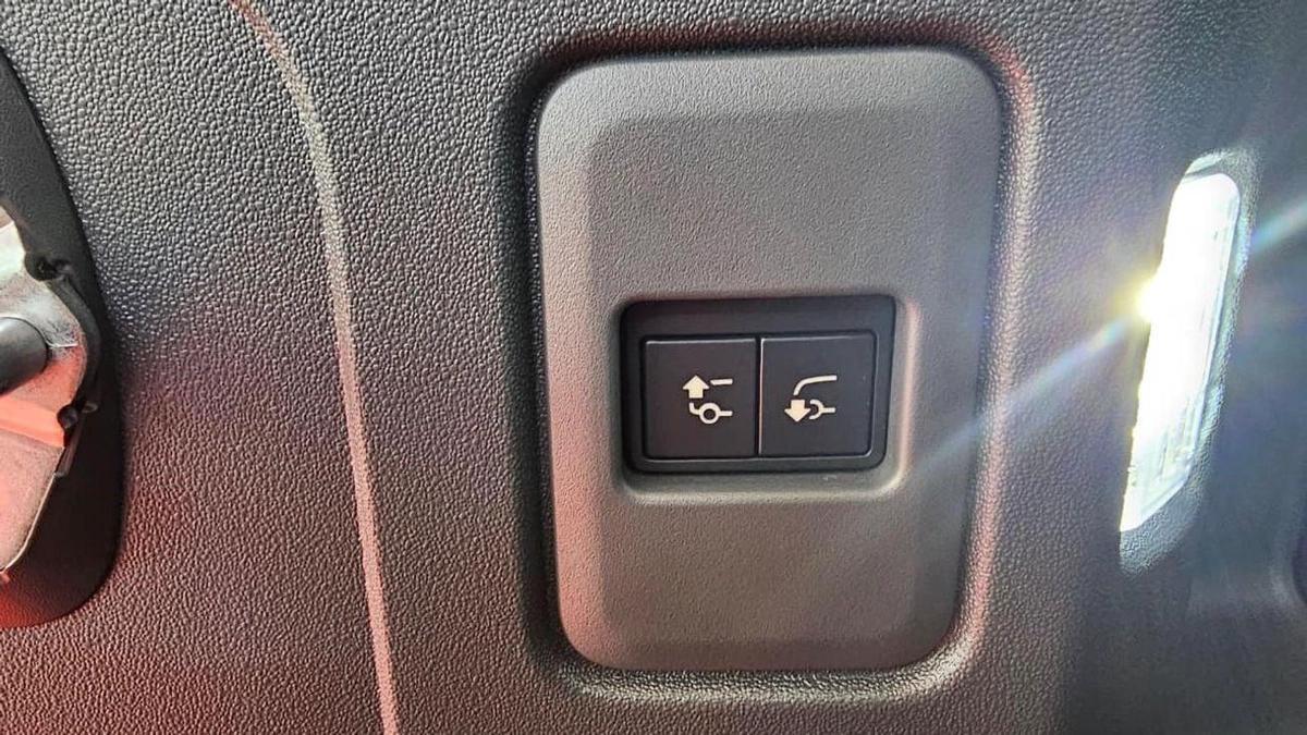 Land Rover Defender 2026 Land Rover Defender P400 HSE – White | Like New | GCC Specs-19-19