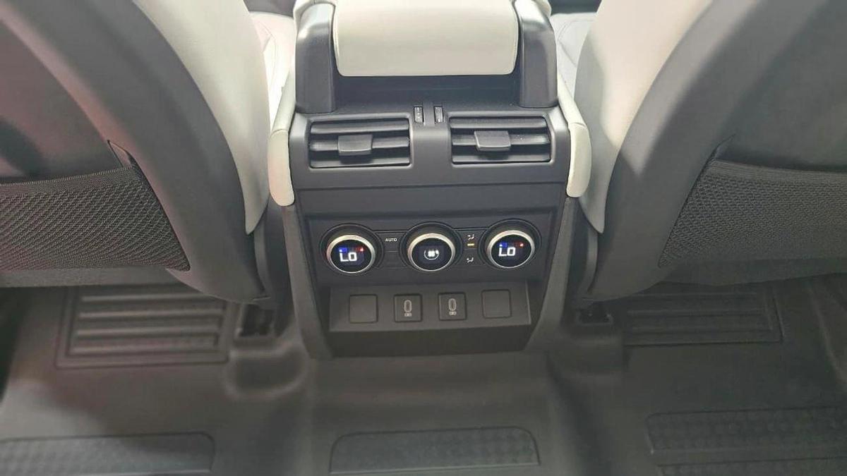 Land Rover Defender 2026 Land Rover Defender P400 HSE – White | Like New | GCC Specs-21-21