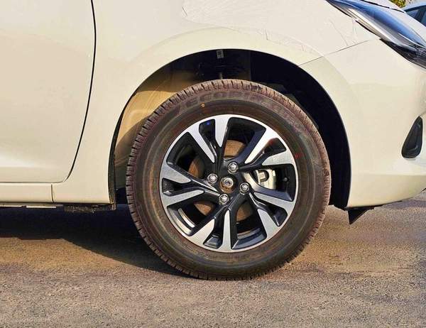 Suzuki Swift GLX / 1.2L PETROL A/T / PUSH START / REAR PARKING SENSOR / REAR CAMERA (CODE # GLX)