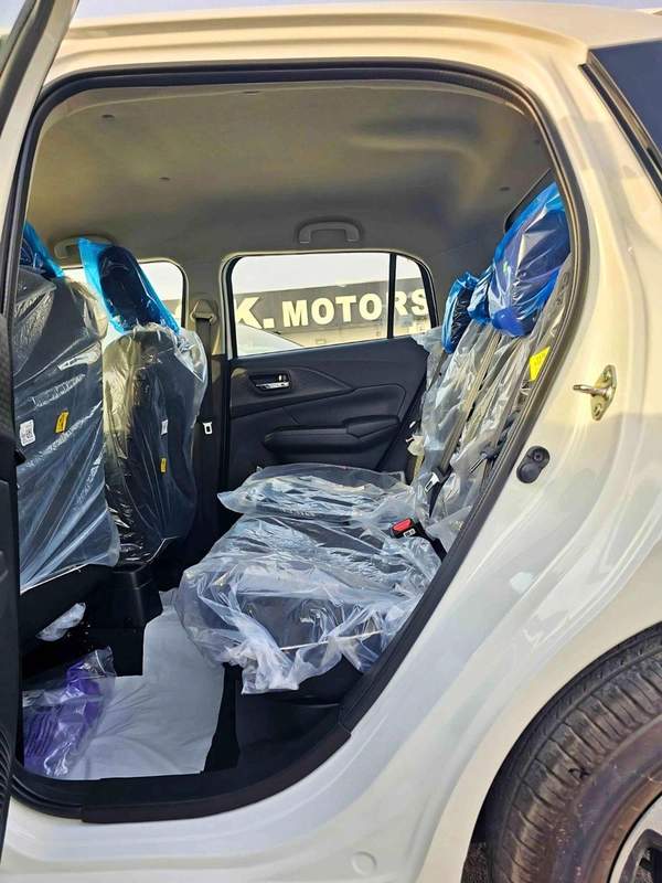 Suzuki Swift GLX / 1.2L PETROL A/T / PUSH START / REAR PARKING SENSOR / REAR CAMERA (CODE # GLX)