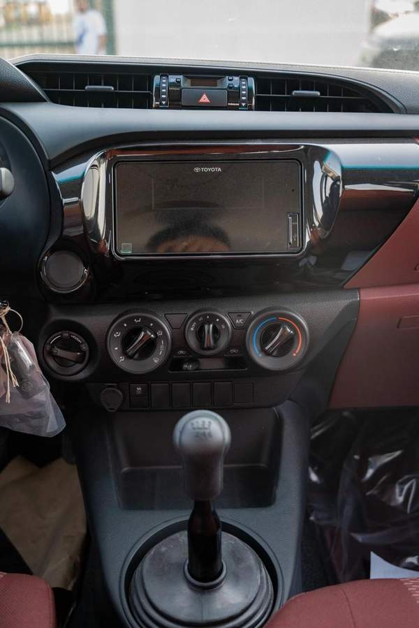 Toyota Hilux DLX Basic