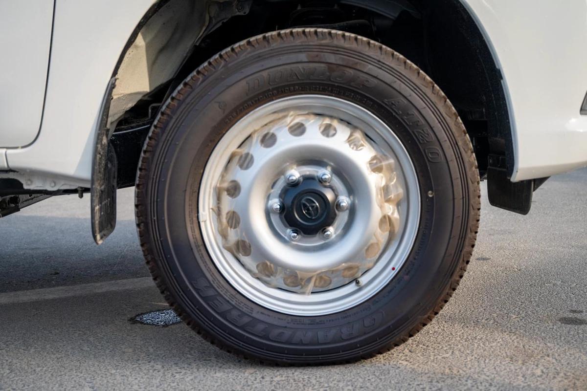Toyota Hilux DLX Basic-10-10