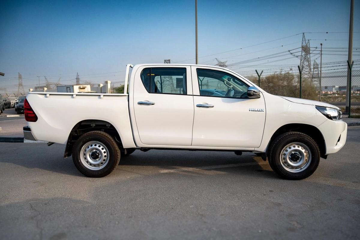 Toyota Hilux DLX Basic-20-20