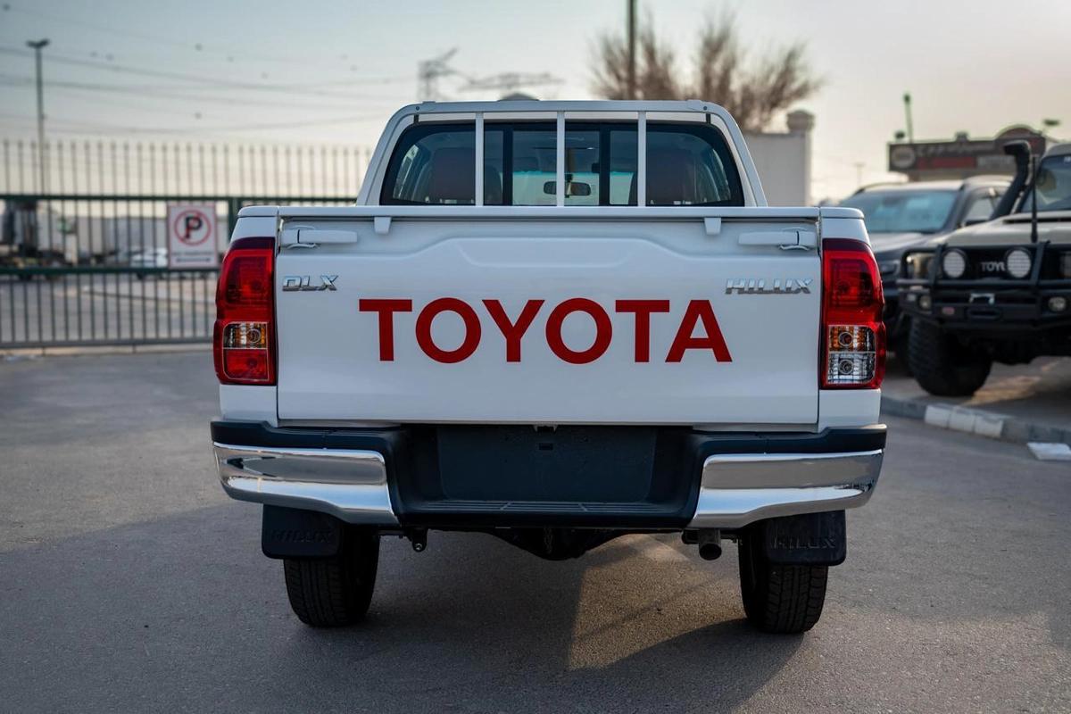 Toyota Hilux DLX Basic-8-8