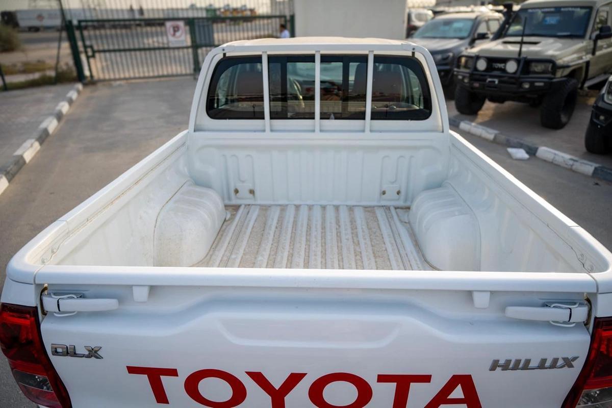 Toyota Hilux DLX Basic-15-15
