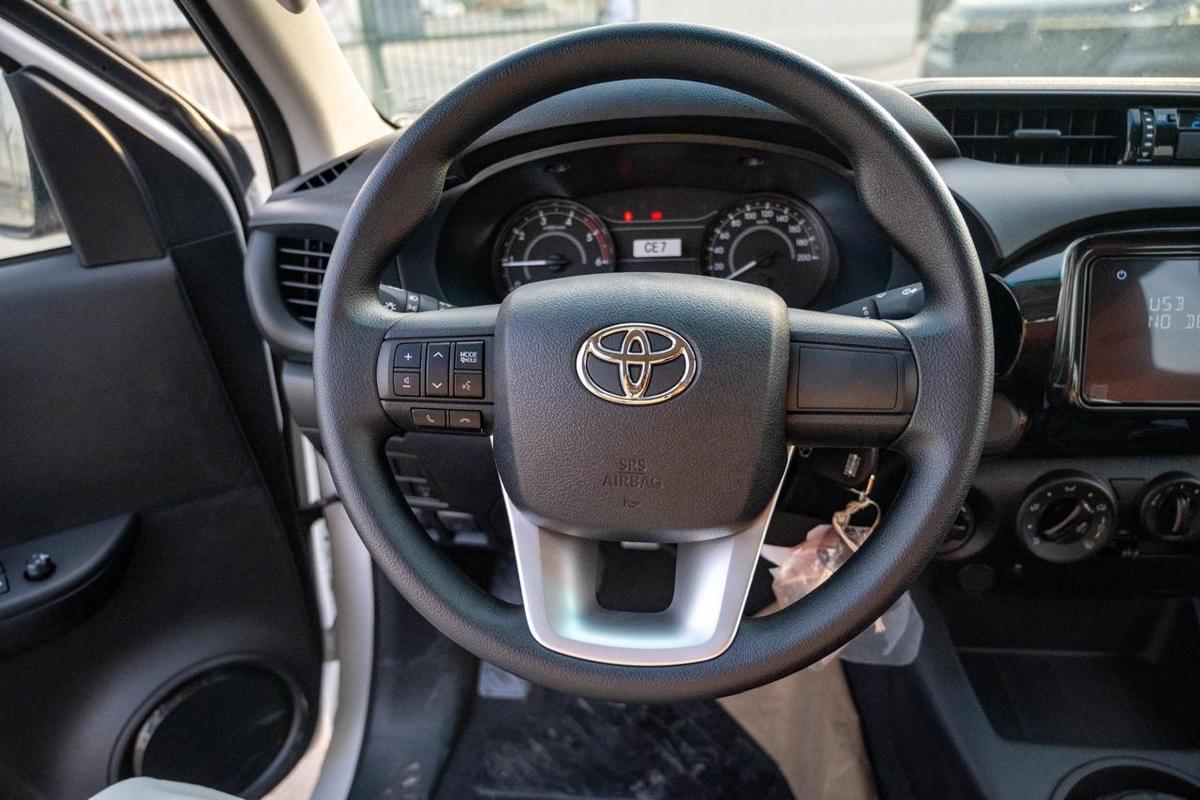 Toyota Hilux DLX Basic-3-3