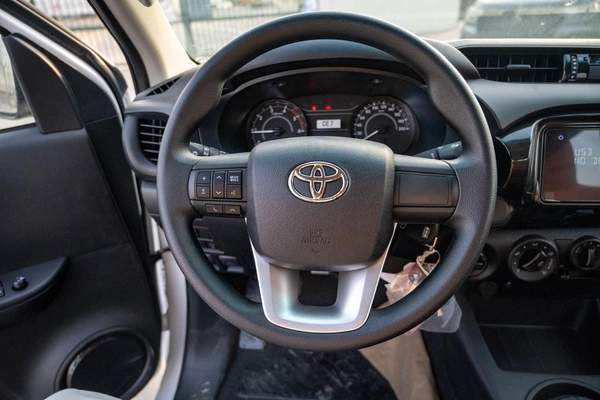 Toyota Hilux DLX Basic
