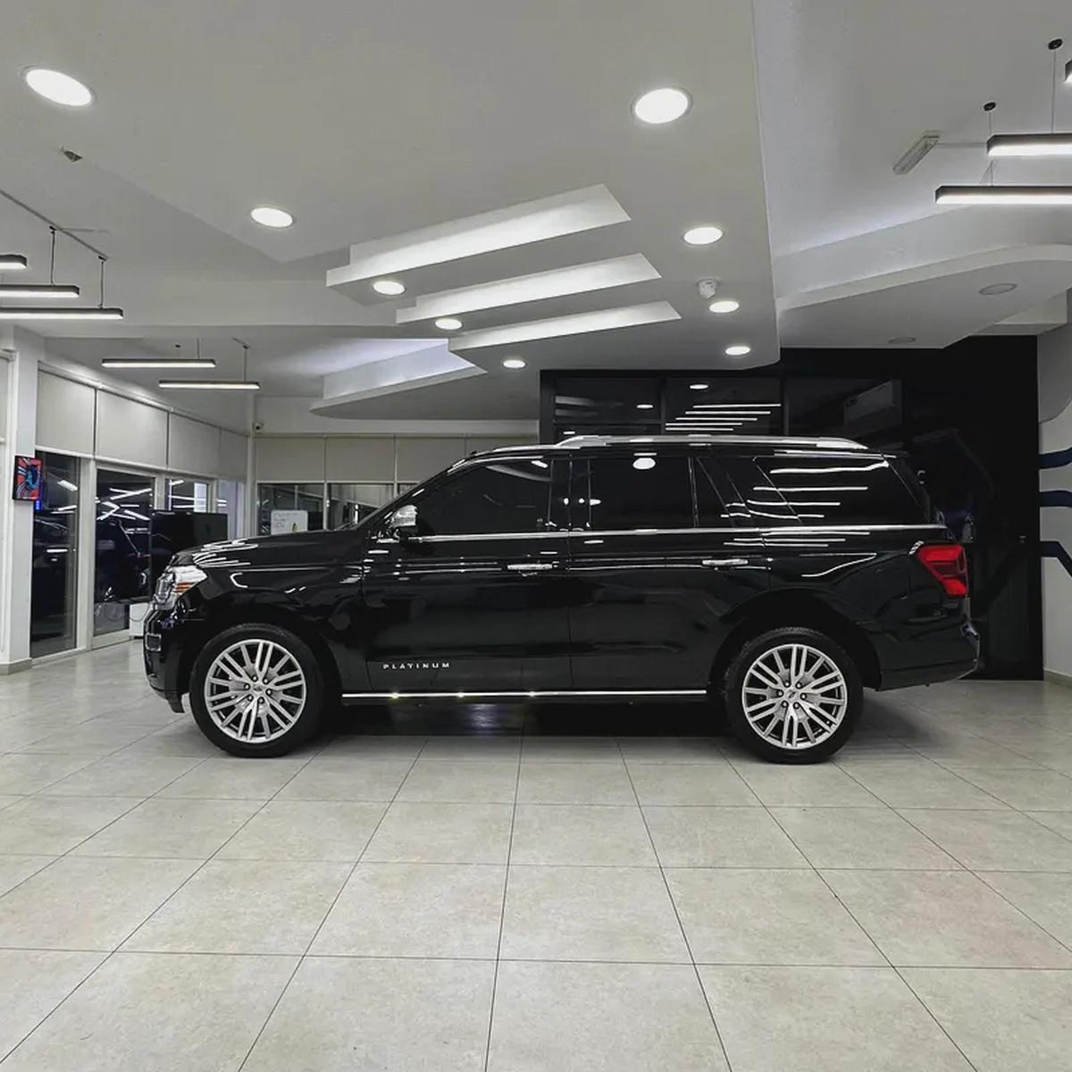2023 Ford Expedition Platinum-2-2