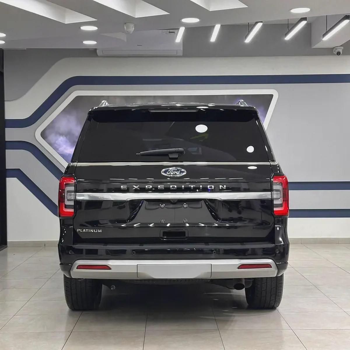 2023 Ford Expedition Platinum-4-4