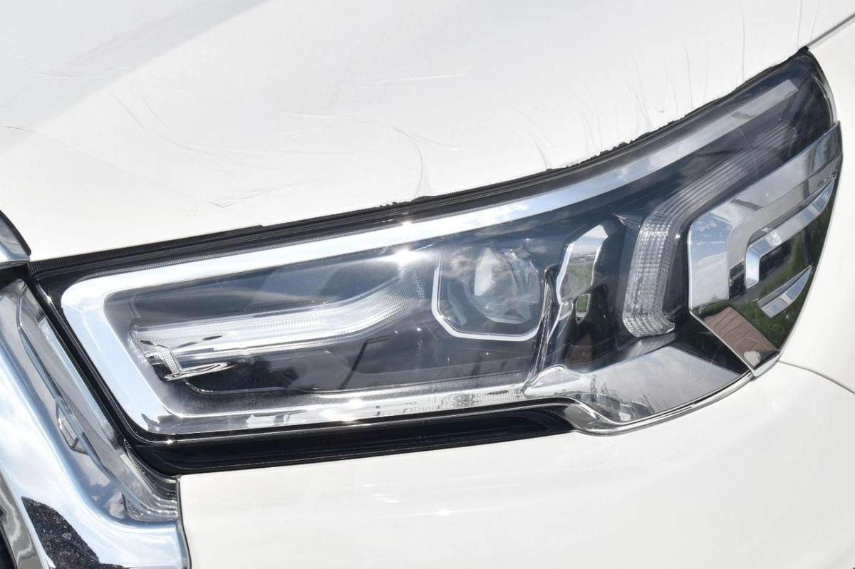 Toyota Hilux FULL OPTION SR5 AT 2.7-3-3