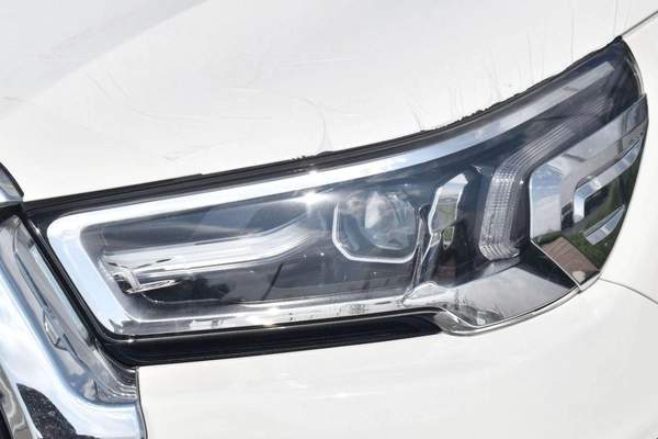 Toyota Hilux FULL OPTION SR5 AT 2.7