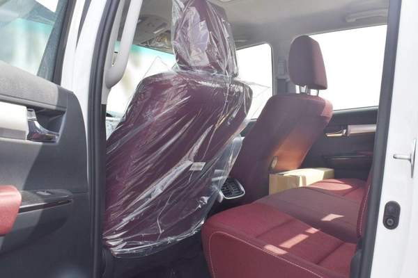 Toyota Hilux FULL OPTION SR5 AT 2.7