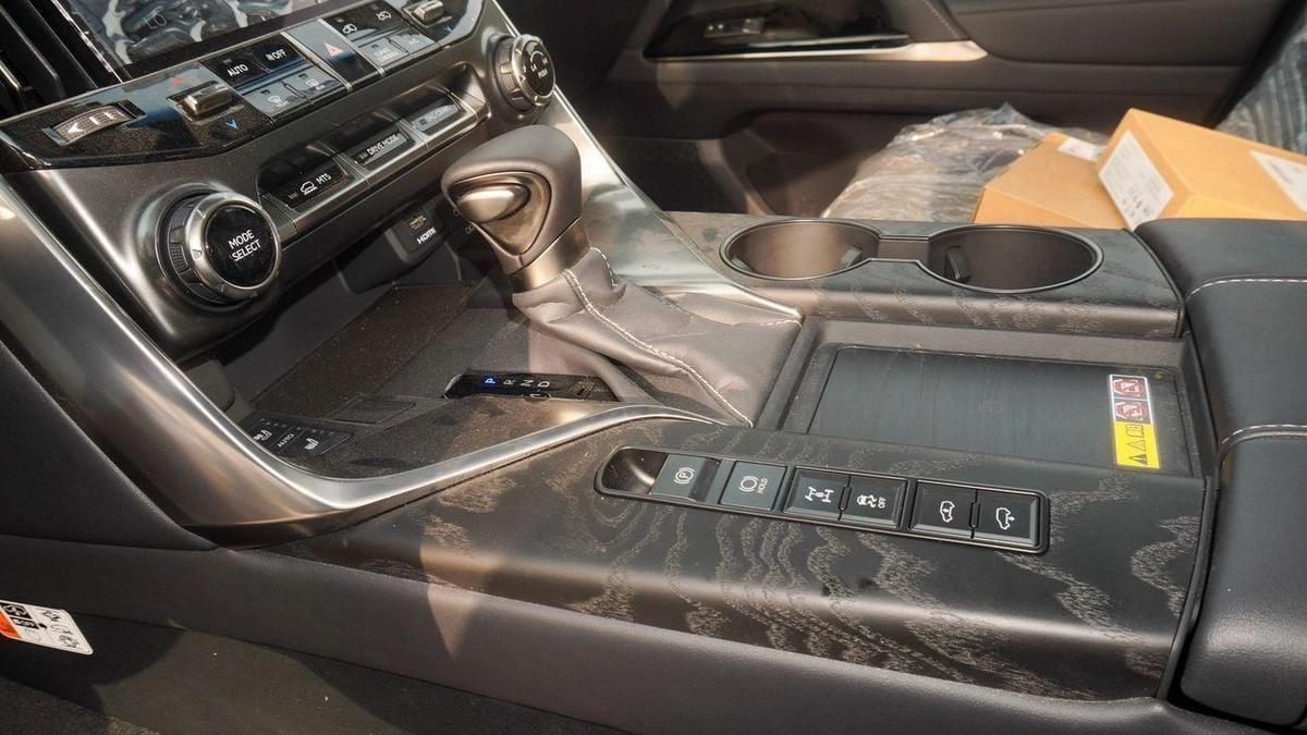 Lexus LX 600 3.5L V6-6-6