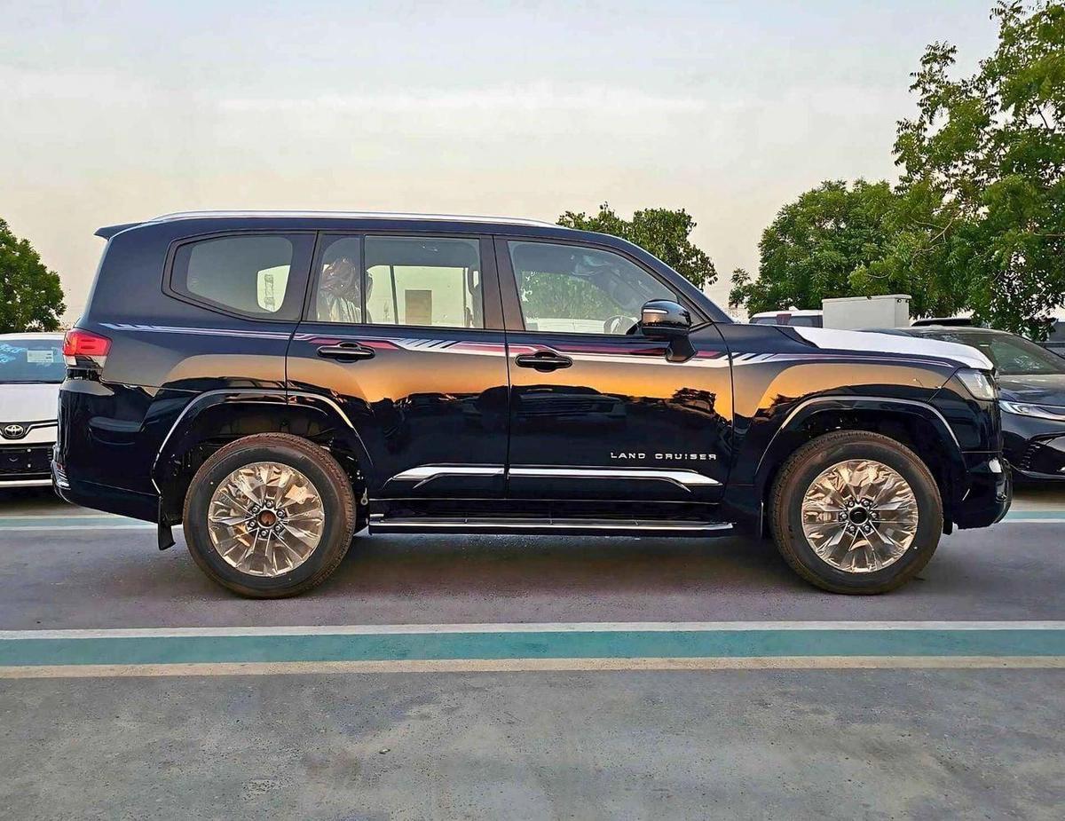 Toyota Land Cruiser GXR 3.5 Twin Turbo | BIG Screen JBL Speakers | Top Line Model (CODE # GXR3HB)-3-3