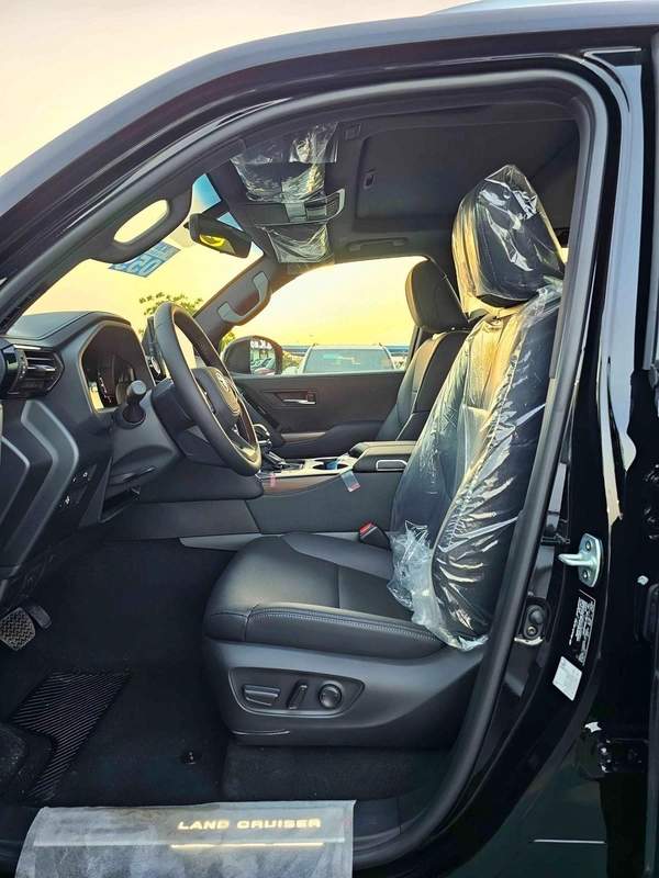 Toyota Land Cruiser GXR 3.5 Twin Turbo | BIG Screen JBL Speakers | Top Line Model (CODE # GXR3HB)