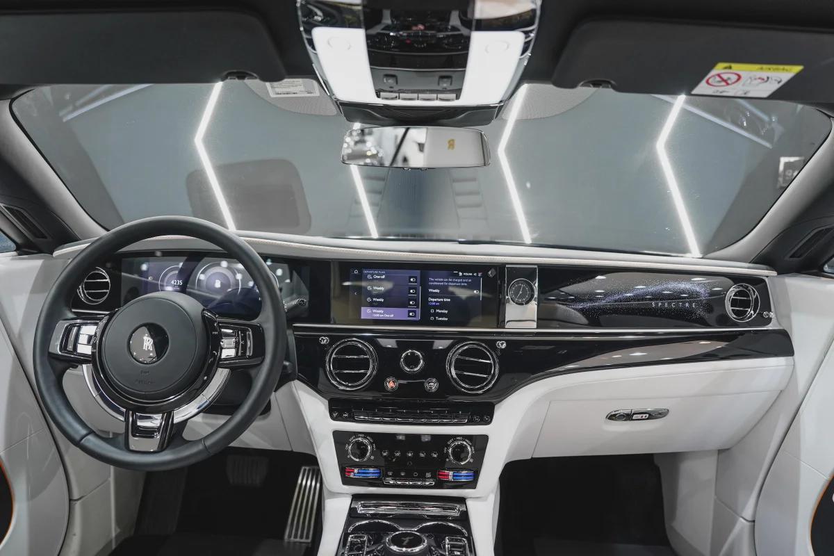Rolls-Royce Spectre-1-1