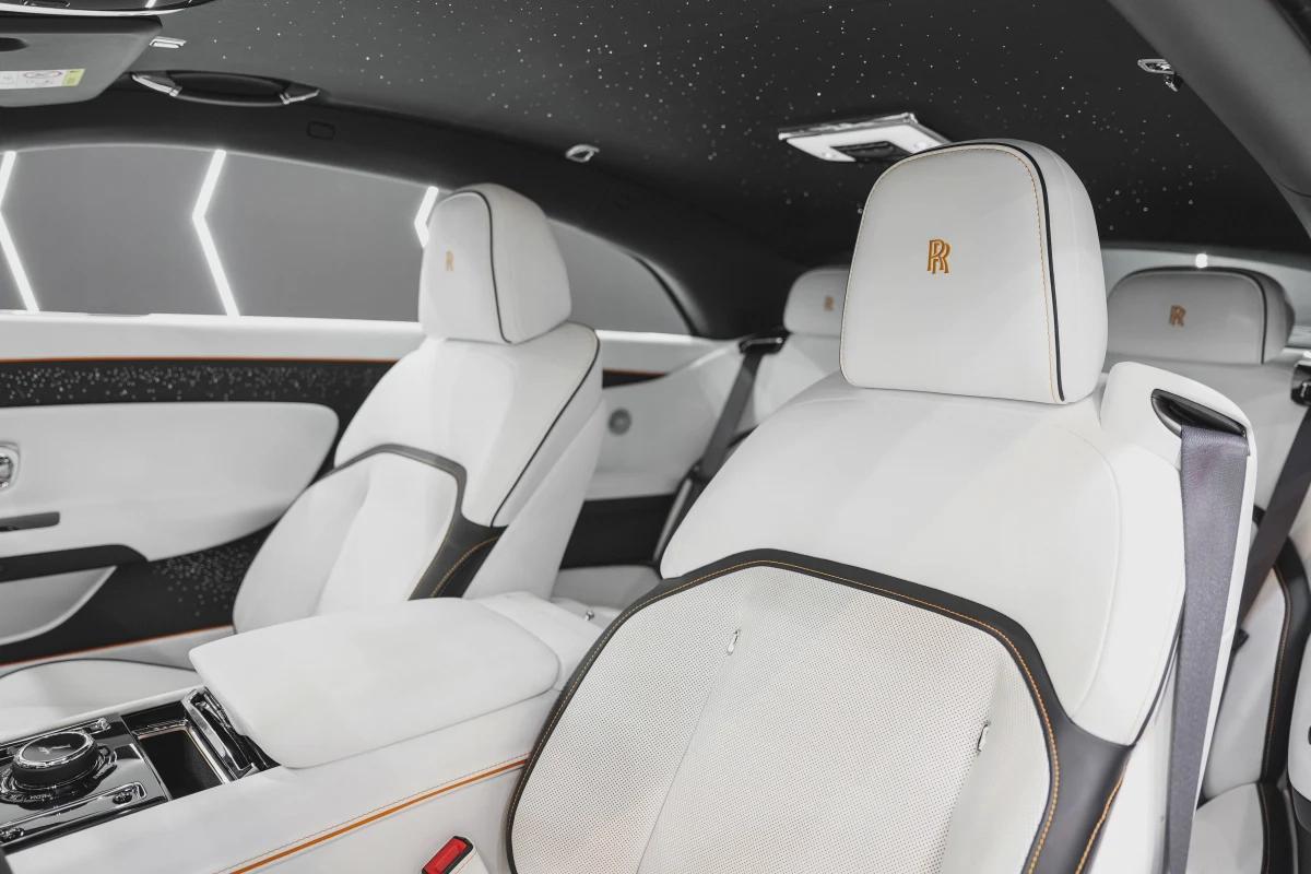 Rolls-Royce Spectre-4-4