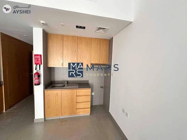 Big studio with balcony open view gym pool parking