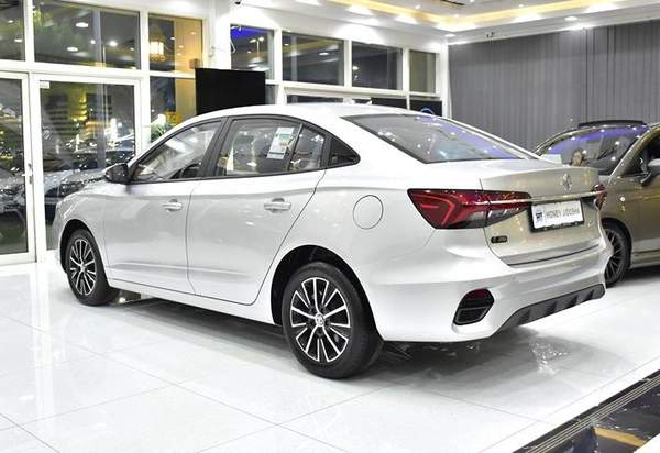 MG 5 ( 2026 Model ) in Silver Color GCC Specs