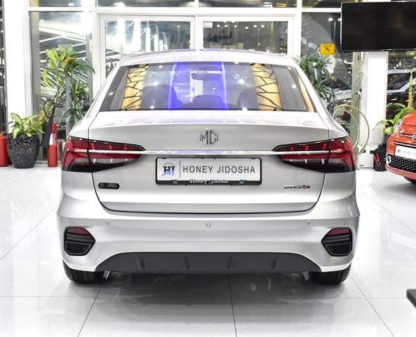 MG 5 ( 2026 Model ) in Silver Color GCC Specs