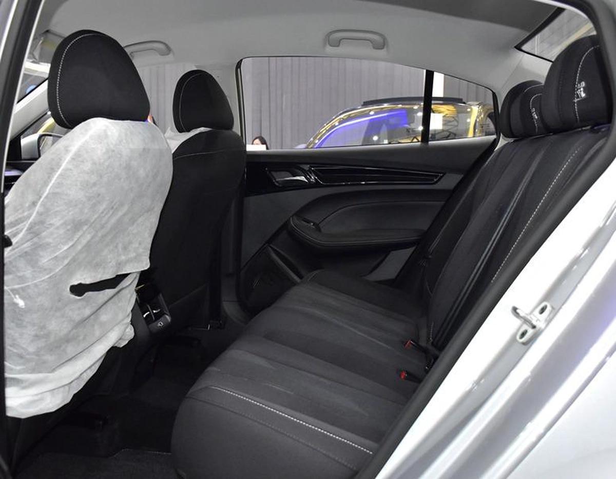 MG 5 ( 2026 Model ) in Silver Color GCC Specs-5-5
